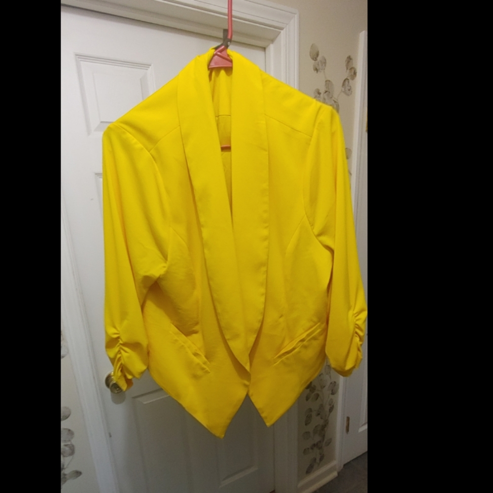 Torrid Bright Yellow 3/4 sleeved Blazer